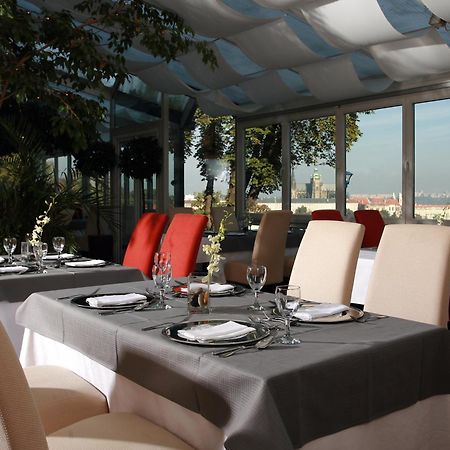 Nebozizek Hotel A Restaurant Прага Экстерьер фото