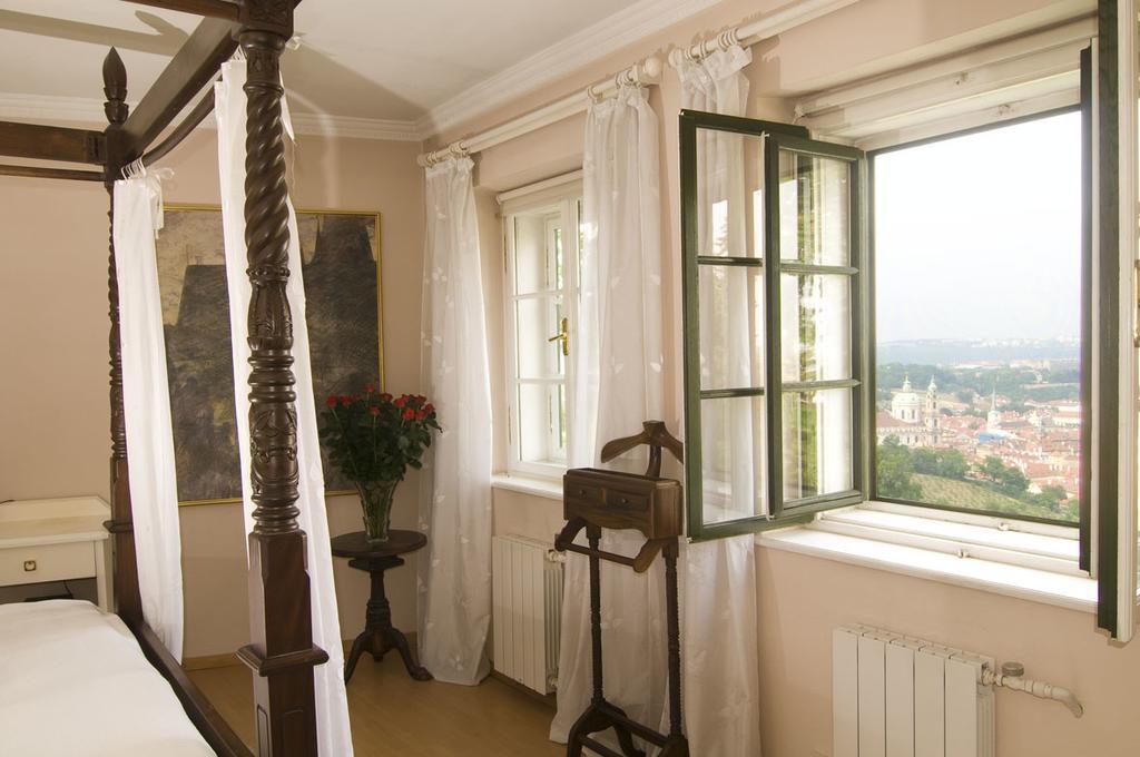 Nebozizek Hotel A Restaurant Прага Экстерьер фото